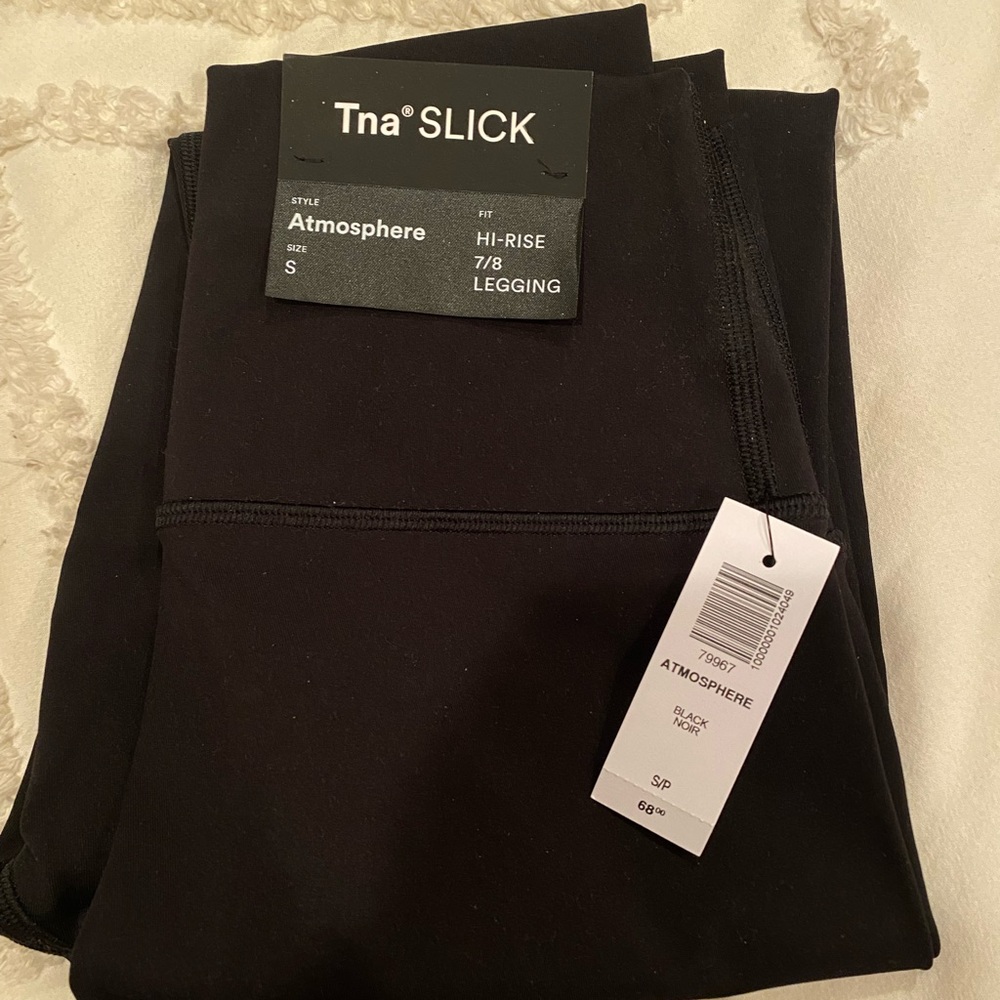 NWT Aritzia TNA black slick leggings